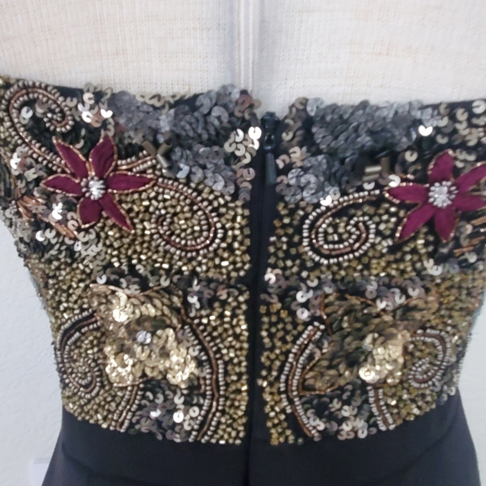 Adrianna Papell Elegant Black and Gold Sequin Embellished Long Dress - Picture 5 of 14